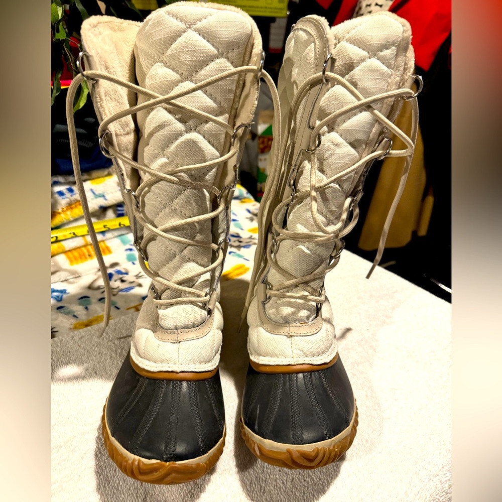 Women’s Sorel winter boots Waterproof Size 9.5 Quilted Ivory duck Out  About